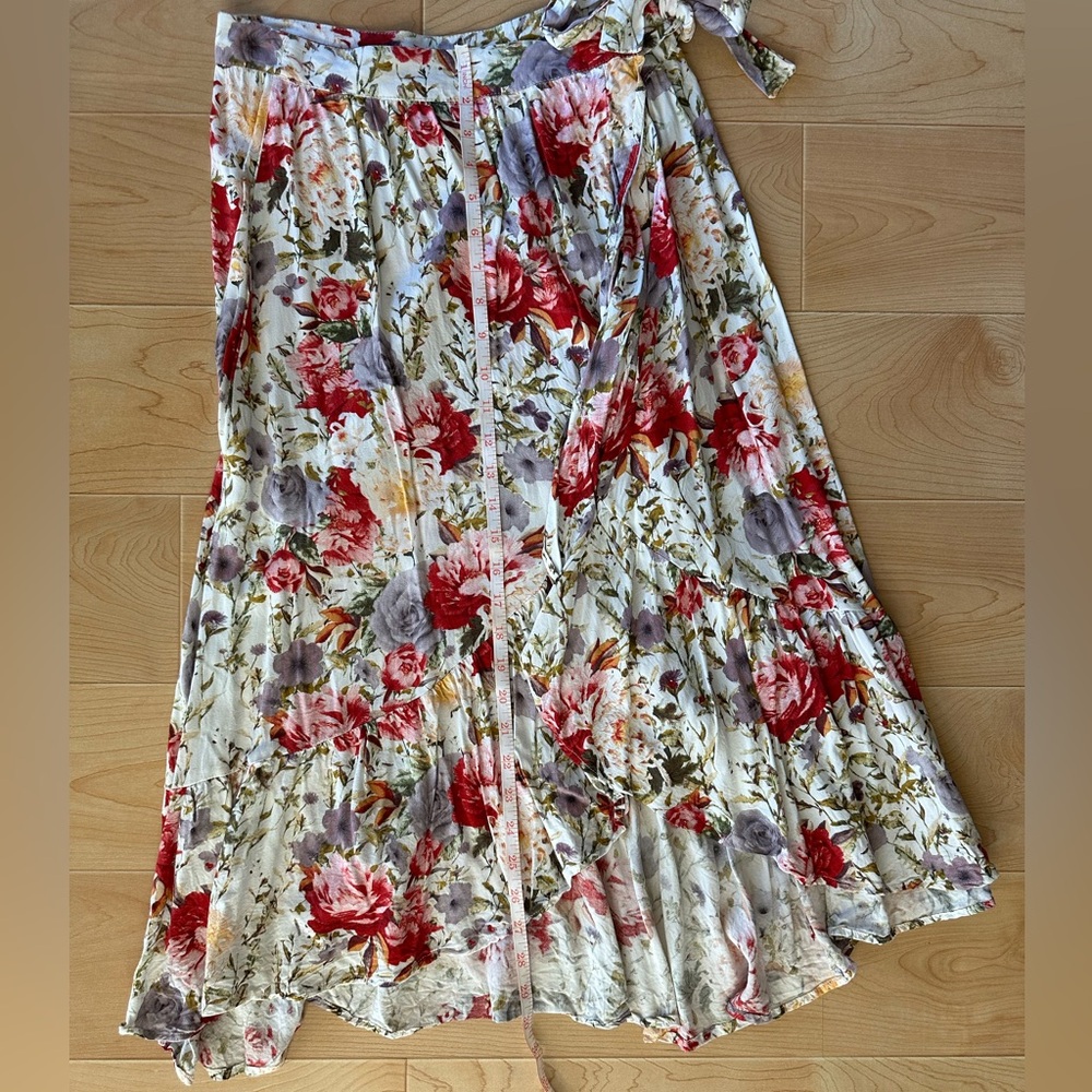 🌺 2/$20 Boutique floral midi wrap skirt size small white, pink, purple, & green - Picture 6 of 8